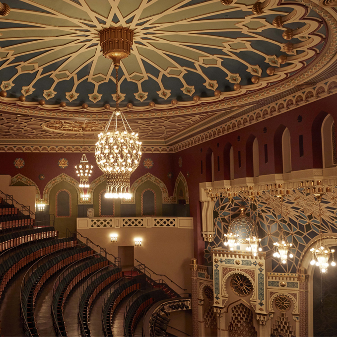 2_Inside venue VICTORIA HELY-HUTCHINSON.jpg Photo by Victoria Hely-Hutchinson